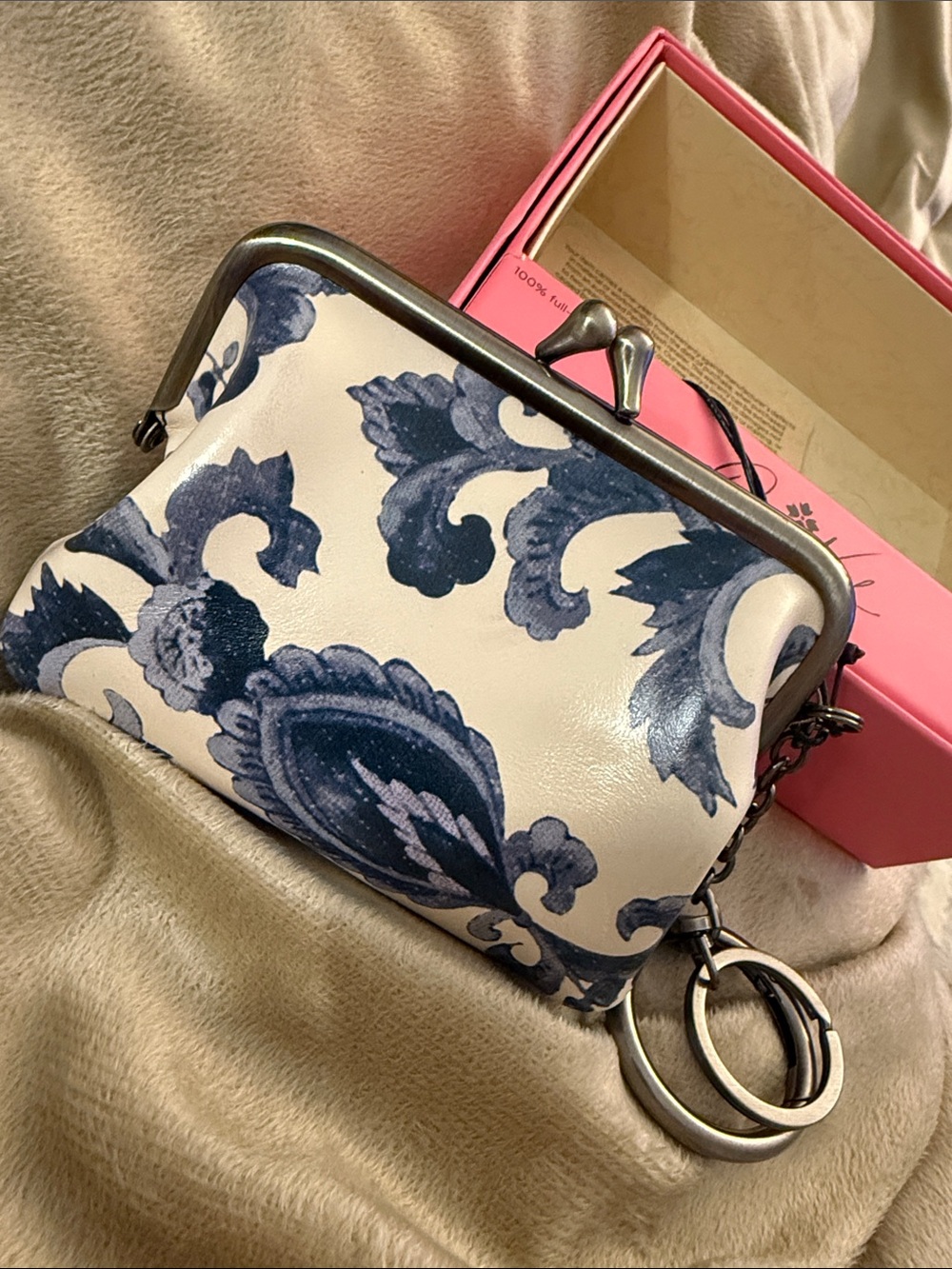 Patricia Nash “Borse” kiss lock pouch Renaiss Revival collection.